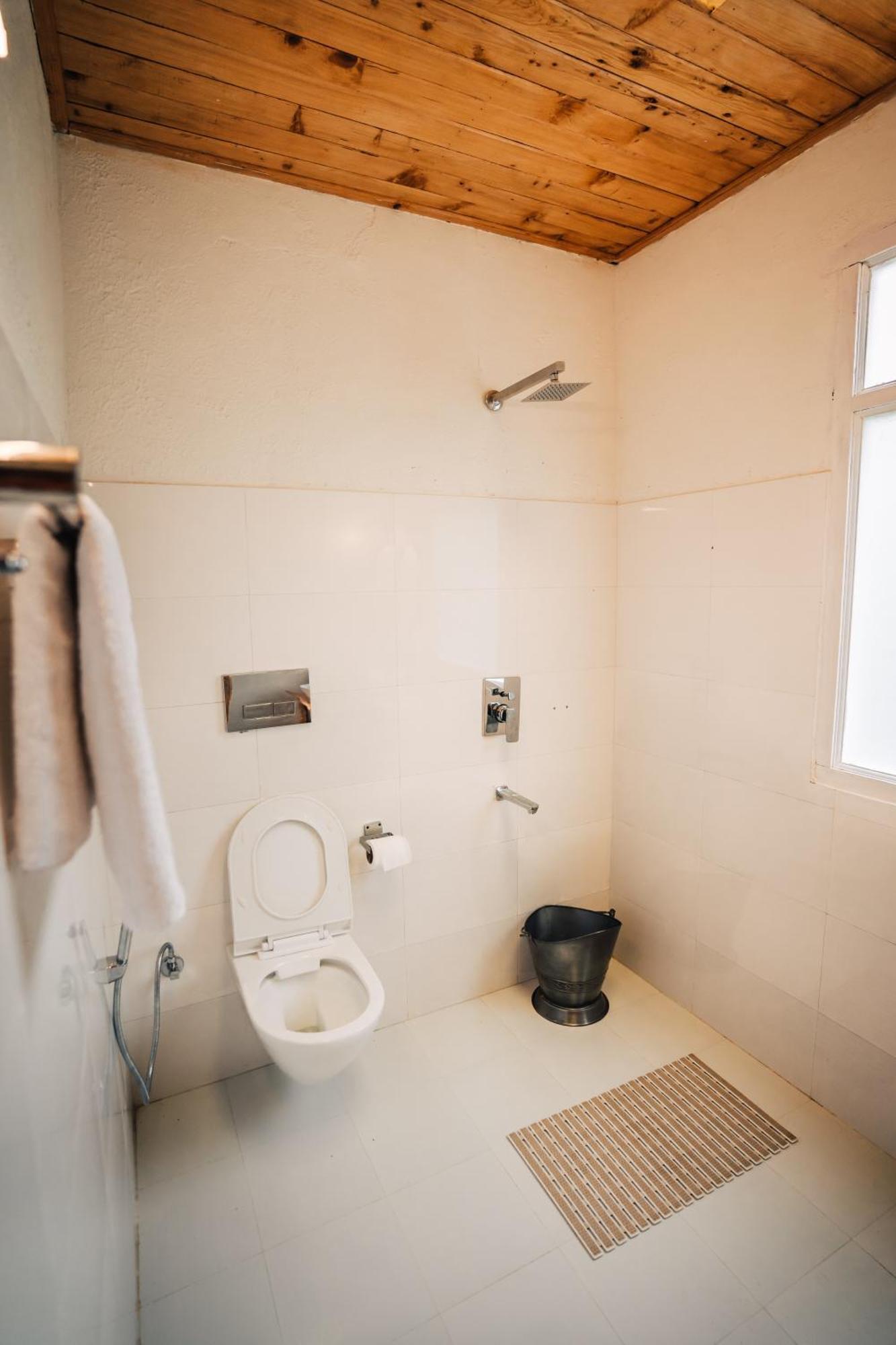 Soho House Apartment Jibhi Luaran gambar