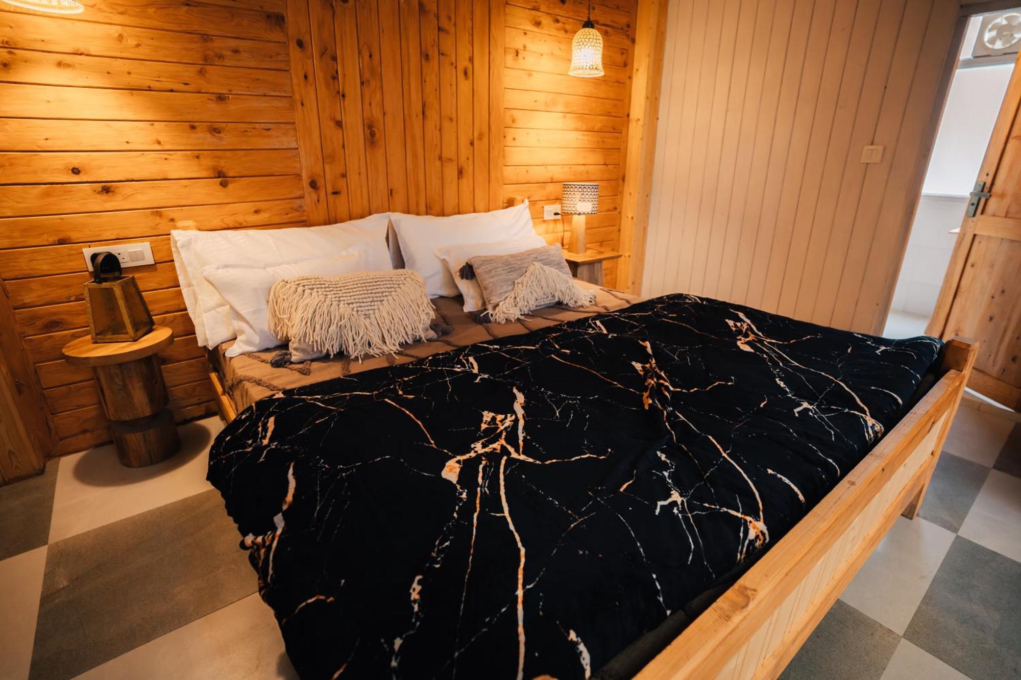 Soho House Apartment Jibhi Luaran gambar