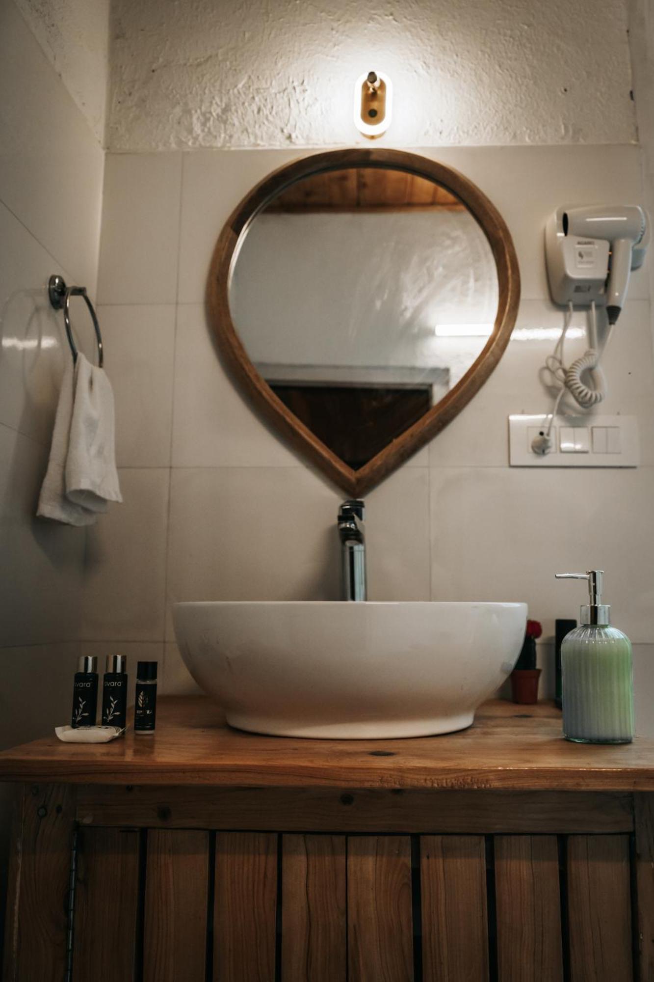 Soho House Apartment Jibhi Luaran gambar